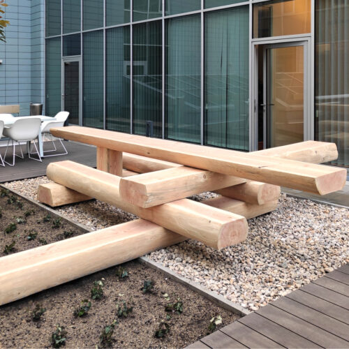 Picknicktafel Jura 10 Deze picknickset is leverbaar in twee varianten: één voor plaatsing op zachte ondergrond zoals gras of aarde, en één voor montage op verharde oppervlakken zoals beton of klinkers.